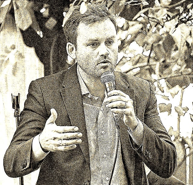 Quebec's Disastrous Government Makes... A Constitution?